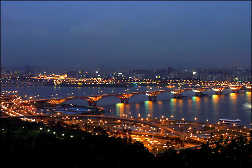 美しい漢江の夜景は韓国映画・韓国ドラマの撮影ロケ地にも ※日没後１時間まで見学可