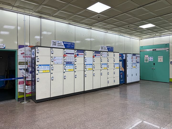 5号線改札口付近のコインロッカー