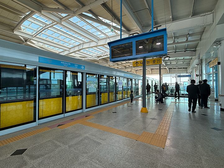 プラットホーム