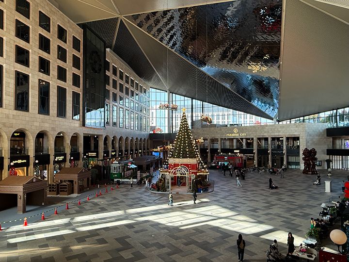 パラダイスシティの「プラザ棟」に到着
(※クリスマスシーズンに撮影)
