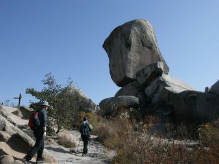 サモ岩(四角の岩)