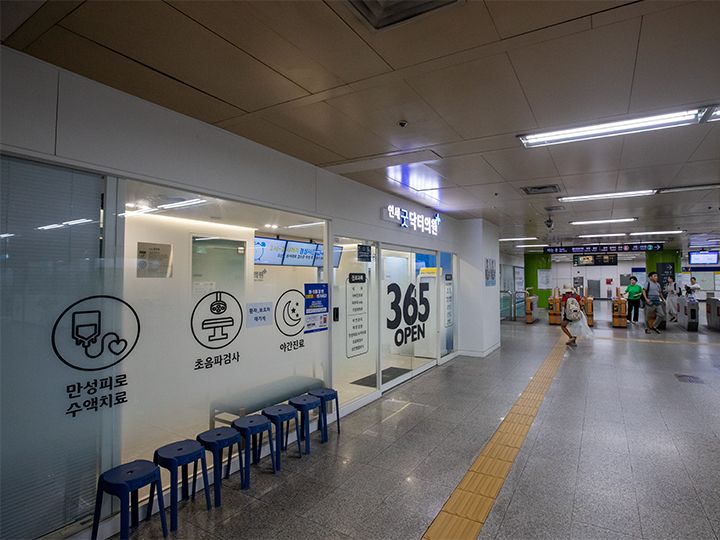 駅舎内に病院と薬局が併設された「メディカルゾーン」も増えています