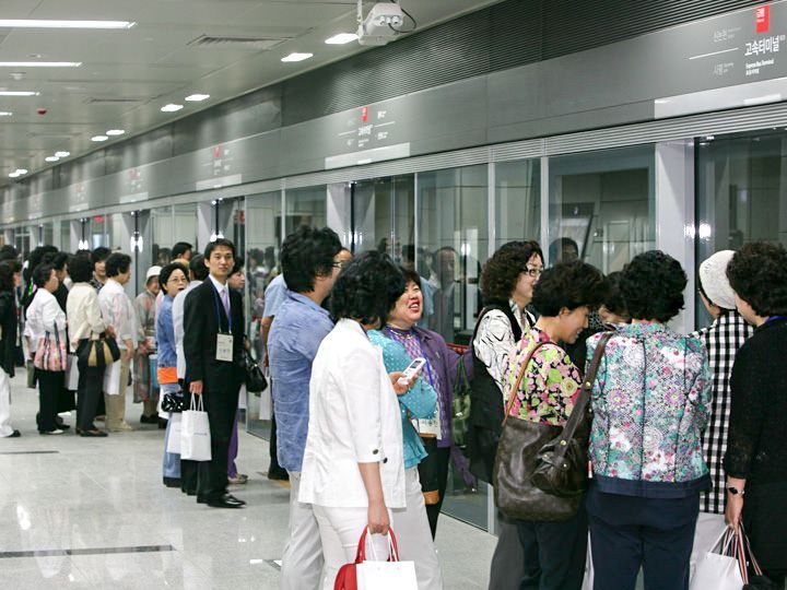 全駅スクリーンドアを設置
駆け込み乗車は危険!