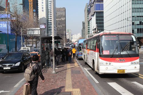 赤いバスは乗る前にリサーチ必須