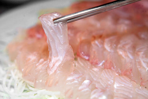 素材の味を生かして醤油とわさびで