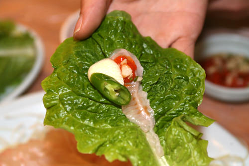 唐辛子酢味噌(チョコチュジャン)とサンチュで韓国風に