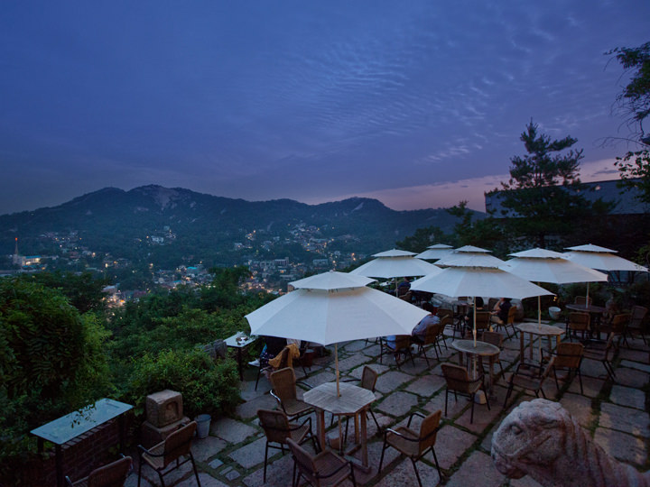 ソウル市内が一望できるテラス席