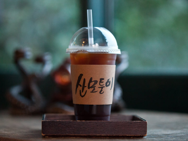 「アメリカーノ(アメリカノ)」(8,000ウォン)を注文