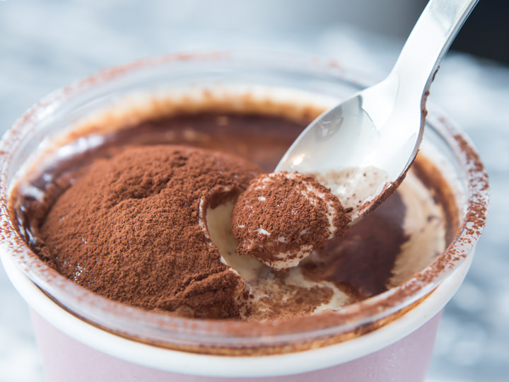 アイスクリームはスプーンですくって召し上がれ