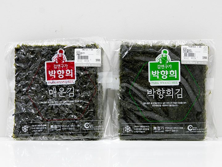 種類:在来海苔
使用油:キャノーラ油、エゴマ油
内容量:5枚入り×3袋
値段:12,000ウォン
(左から辛口、オリジナル)