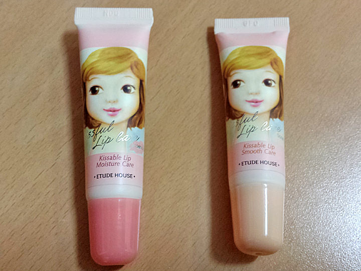 左からエッセンス、スクラブ