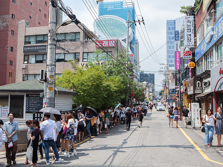 江南店がオープンした時の行列の様子