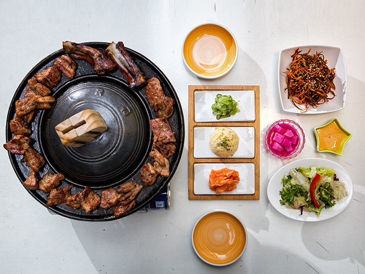 キュウリや大根の和え物など無料のおかずもお店の手作り