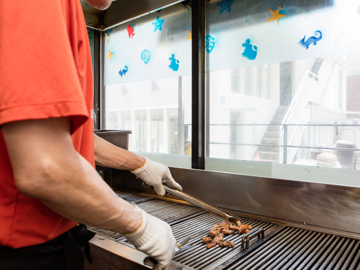 肉はスタッフが最良の状態に焼き上げてくれます