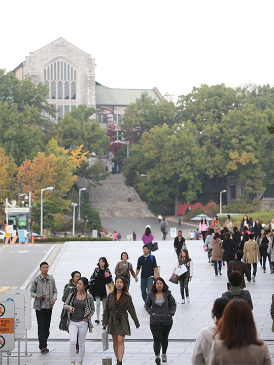 梨花女子大学校 大講堂 新村 梨大 ソウル の観光スポット 韓国旅行 コネスト