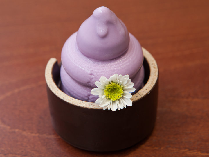 紫芋の濃厚な味が楽しめる「歩拏(ポラ)アイスクリーム」