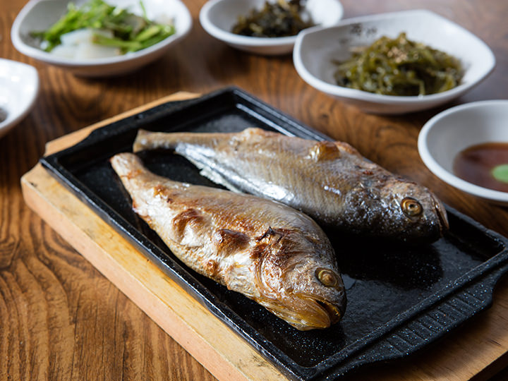 大ぶりな「イシモチ焼き」