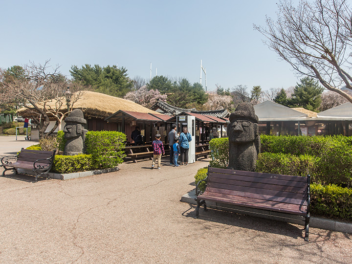 「三千里の園」には韓国フードが食べられる食堂が至るところに