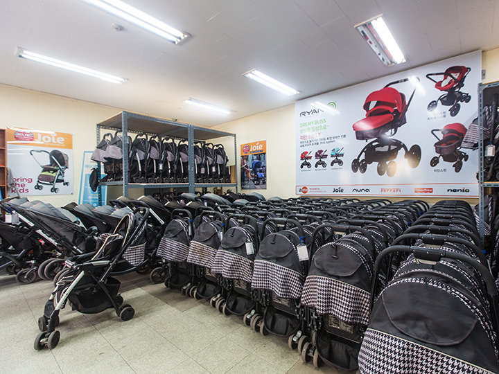 重いベービーカーを持ってこなくてもOK