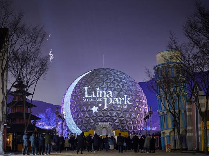 寒い夜のライトアップもムード満点