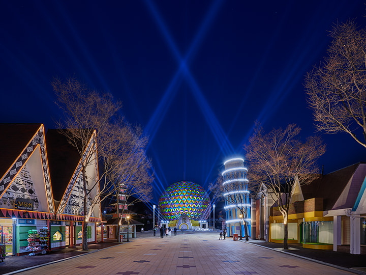 昼とは異なるロマンチックな雰囲気を演出