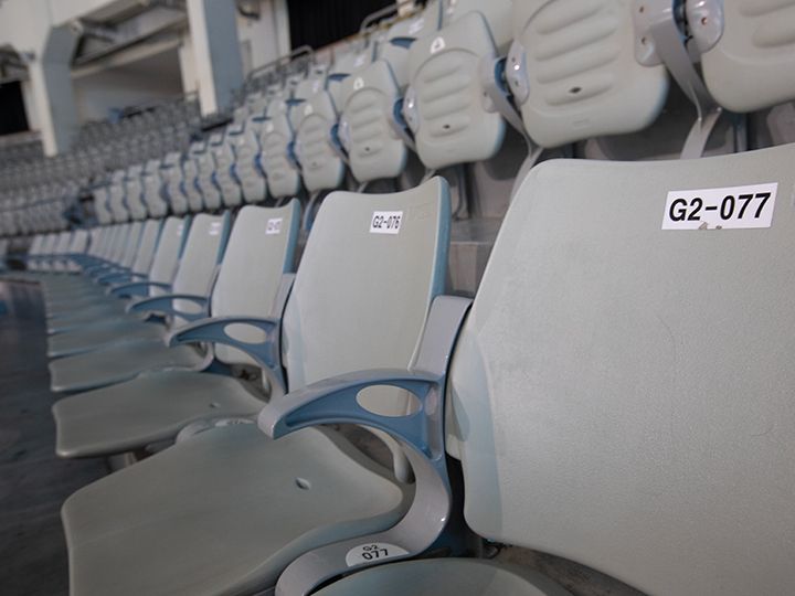 座席にはブロック(G2)と座席番号(077)が表示