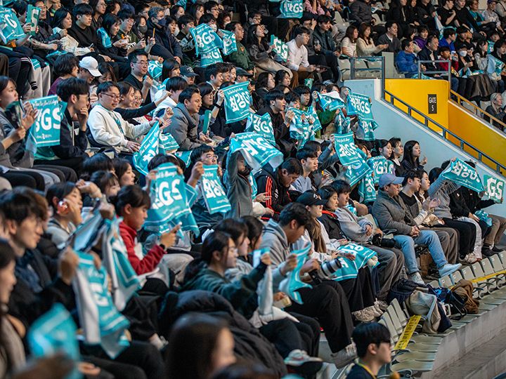 ホーム応援席の様子