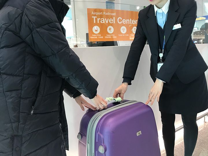 空港からホテルへ荷物を送れるサービスあり