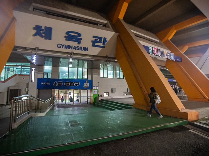 1階席の入場ゲート