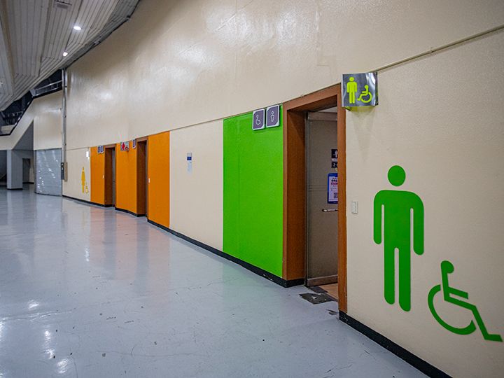 お手洗いは数か所にあり