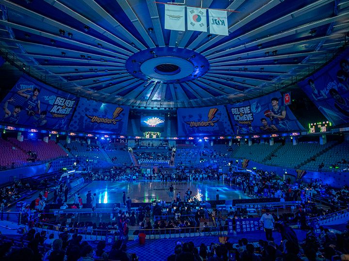 選手入場時の華やかな照明に!