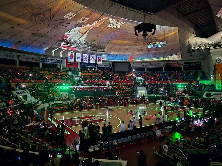 選手紹介もド派手