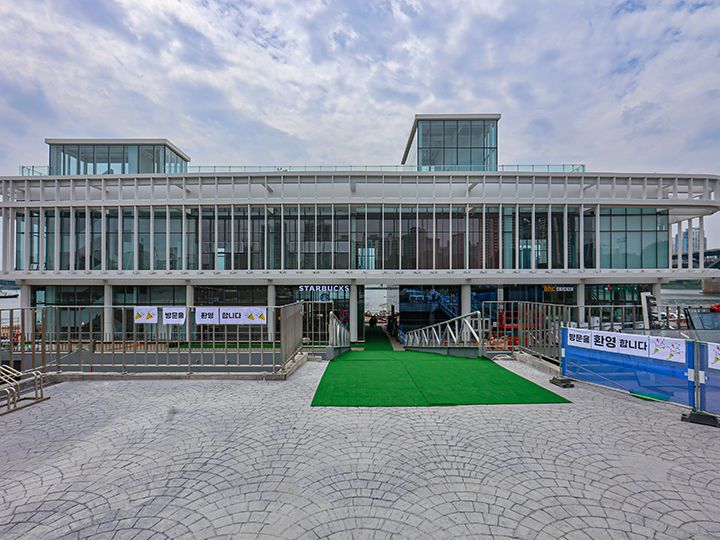 スタバが入っている建物