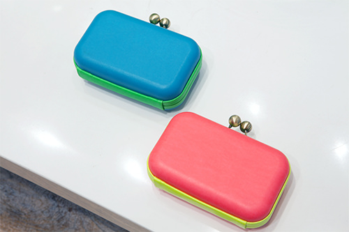 がま口がついたハードケースタイプ
8SECONDS