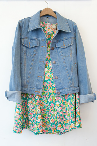 The Bling
小花柄がかわいいワンピース&デニムジャケット