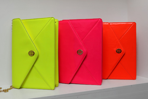 PERCHE
まぶしいピンクに視線集中!