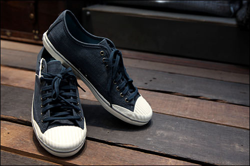 GEEK SHOP
黒のスニーカー