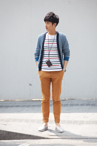 弘大
ロールアップパンツに、シンプルなスリッポンを合わせて
NOW!ソウルより