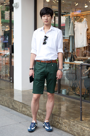 新沙洞カロスキル
ハーフパンツスタイルにはm、きれいめスニーカーがお似合い
ファッションフォトより