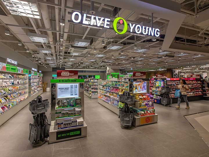 「オリーブヤング」の大型店も入店