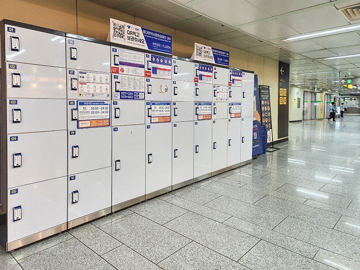 東大門歴史文化公園駅1番出口付近のコインロッカー。利用時間は始発から終電時間まで。