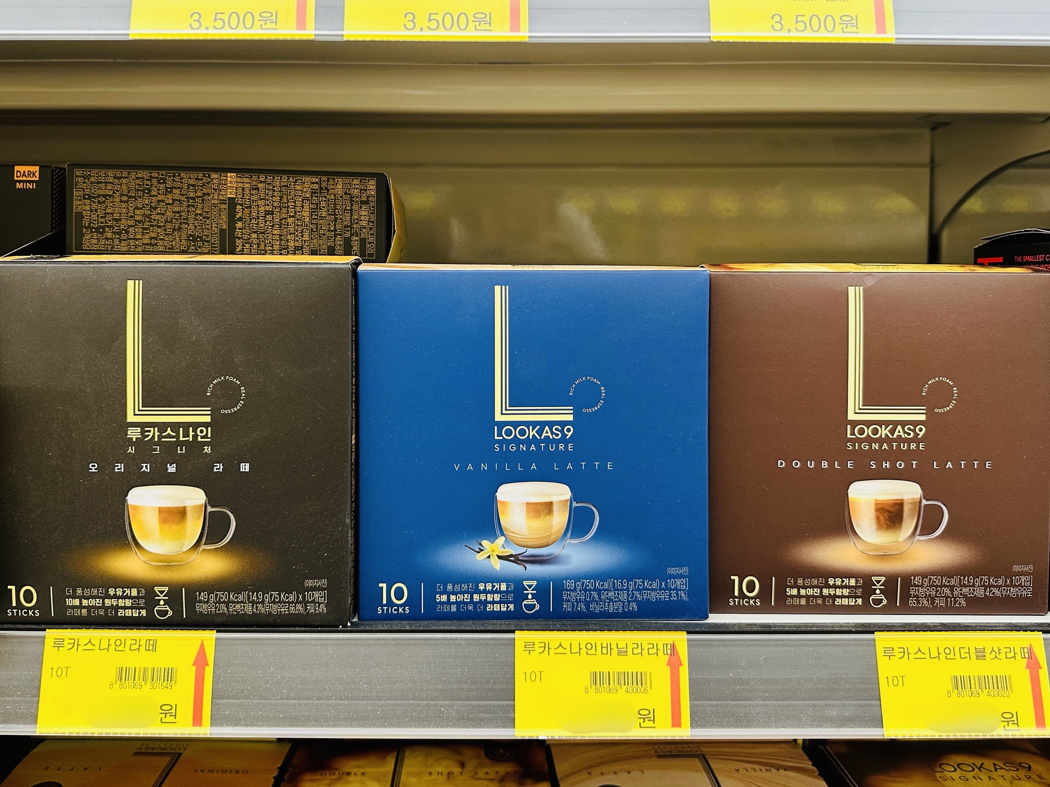 (左から)オリジナルラテ、バニララテ、ダブルショットラテ