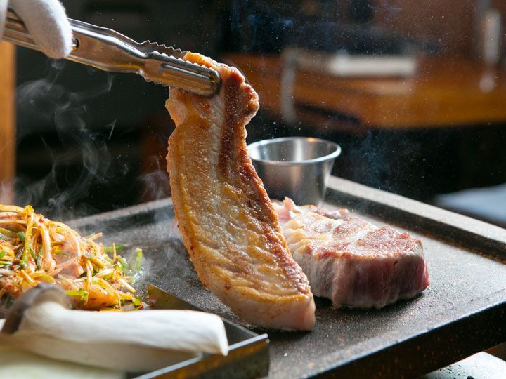肉厚でジューシーなプレミアム豚肉