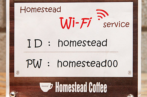 カフェなどで見かけるIDとパスワードの表示