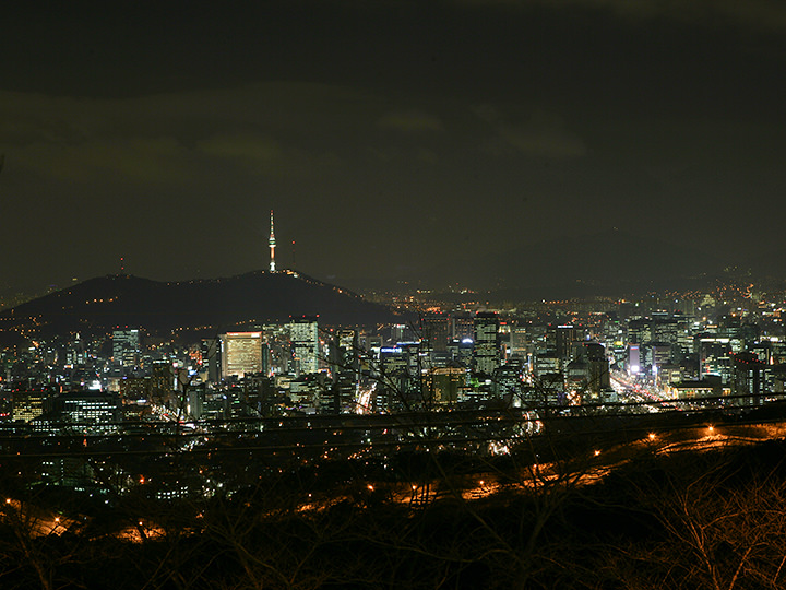 「Nソウルタワー」とソウルの夜景を堪能できる絶好スポット