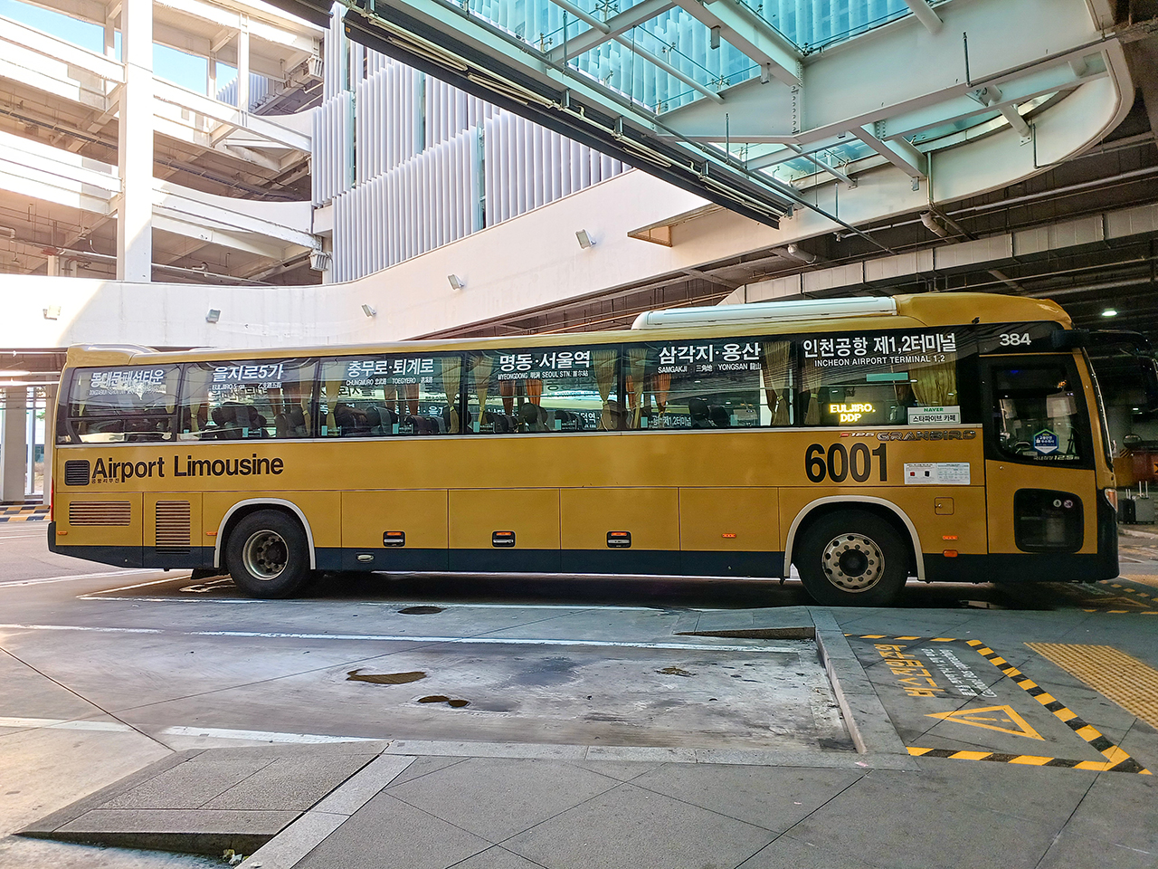 一般的なリムジンバス