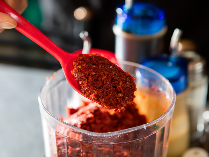 テーブルの上に置かれている薬味