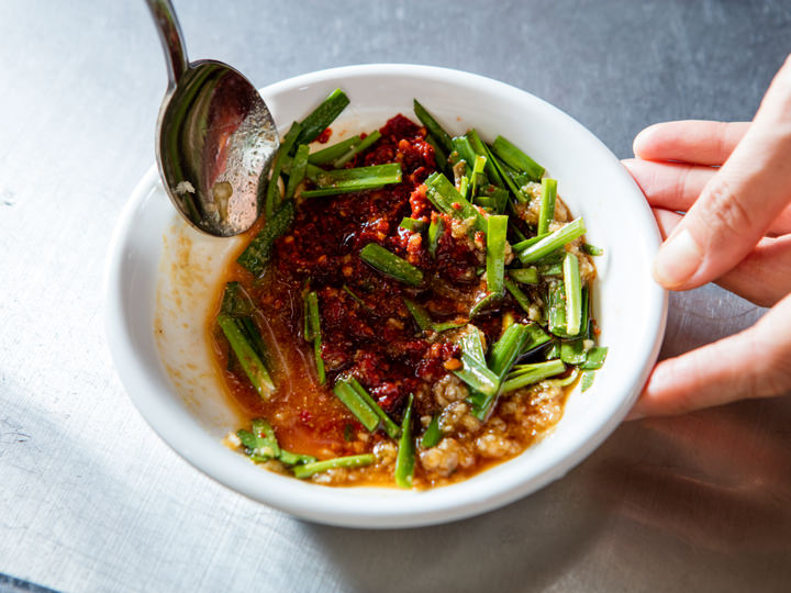 6.最後に一定の方向で混ぜるのがポイント。混ざりあったら完成です