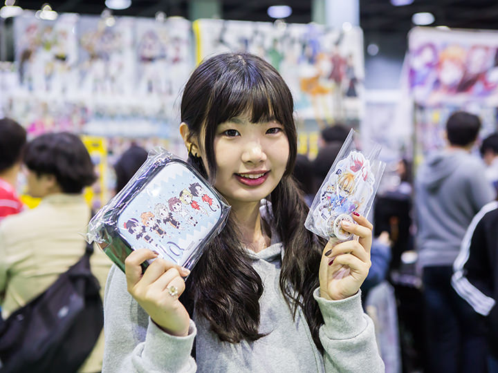 ブースをいろいろと見て周り、一目惚れしたグッズを購入