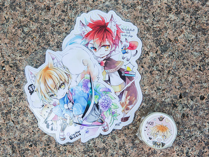 (左から)日本アニメ「黒子のバスケ」と、「ハイキュー!!」のキャラクターシール